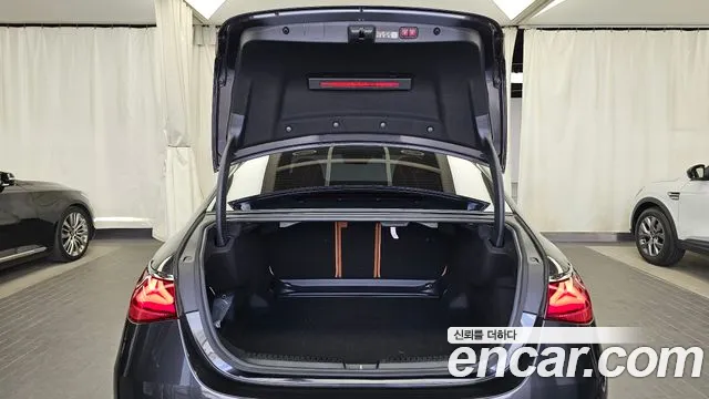 Mercedes-Benz E-Class 2025 thumb 4