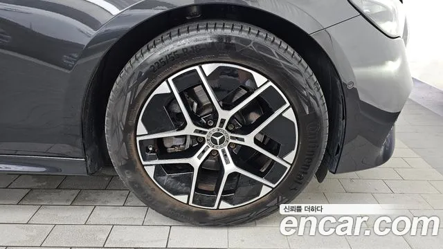 Mercedes-Benz E-Class 2025 thumb 3