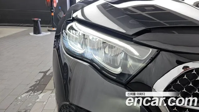 Mercedes-Benz E-Class 2025 thumb 12