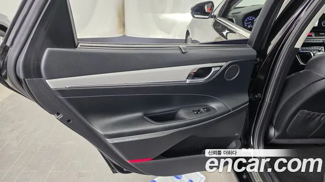 Hyundai Grandeur 2017 thumb 10