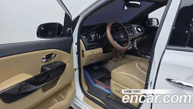 Kia Carnival 2018 thumb 4