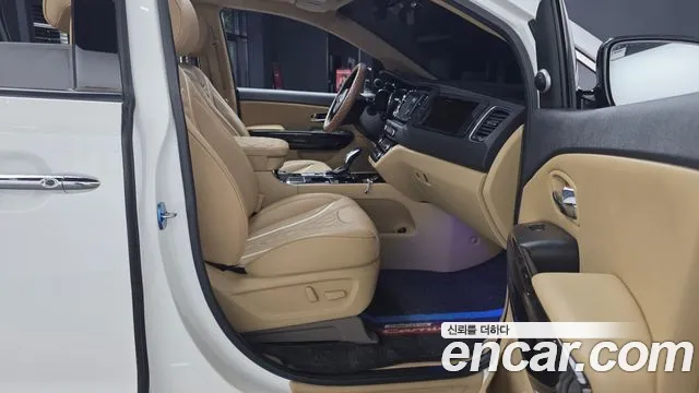 Kia Carnival 2018 thumb 12