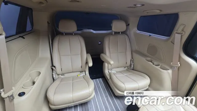 Kia Carnival 2018 thumb 3