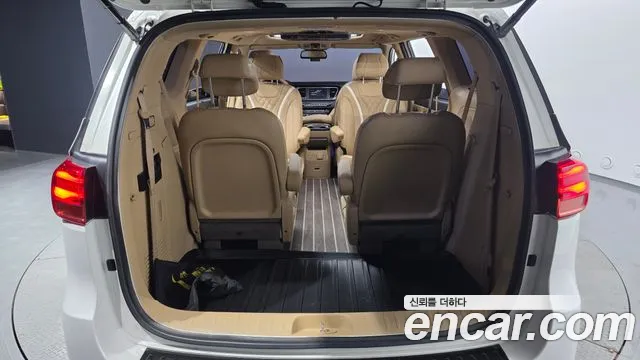 Kia Carnival 2018 thumb 2