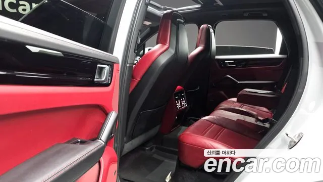 Porsche Cayenne 2022 thumb 3