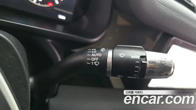 Land Rover Defender 2021 thumb 9