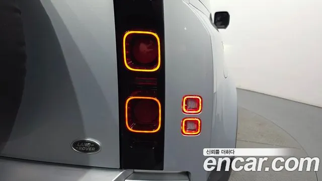 Land Rover Defender 2021 thumb 3