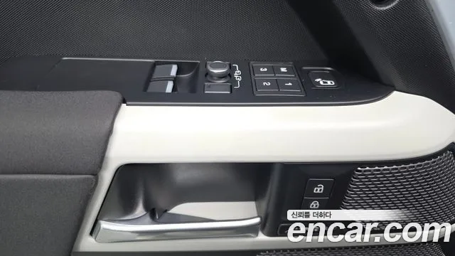 Land Rover Defender 2021 thumb 4