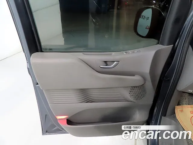 Hyundai Staria 2021 thumb 5