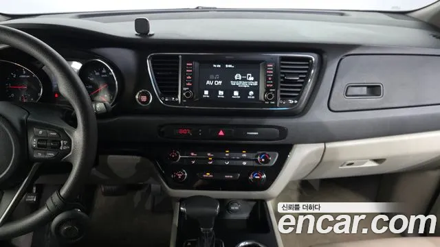 Kia Carnival 2018 thumb 12