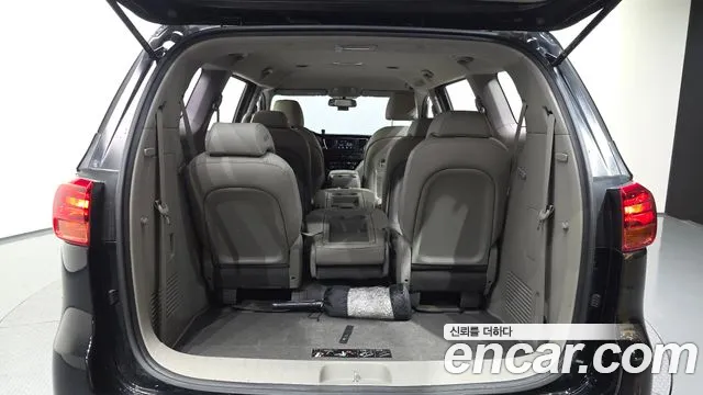 Kia Carnival 2018 thumb 2