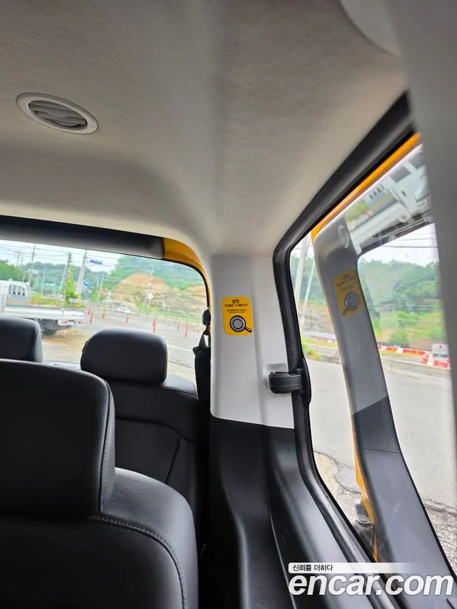 Hyundai Staria 2022 thumb 11