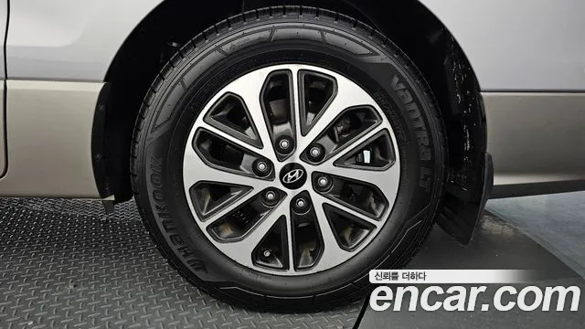 Hyundai Staria 2019 thumb 5