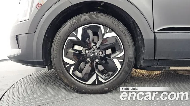 Kia Niro 2023 thumb 4