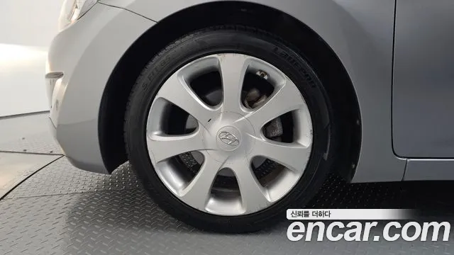 Hyundai Avante 2010 thumb 8