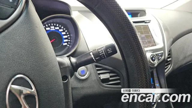 Hyundai Avante 2010 thumb 2