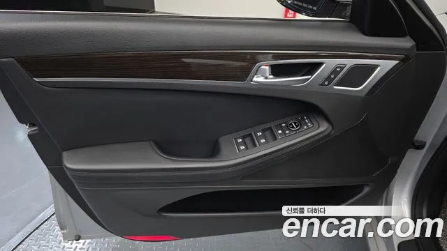 Genesis G80 2017 thumb 4