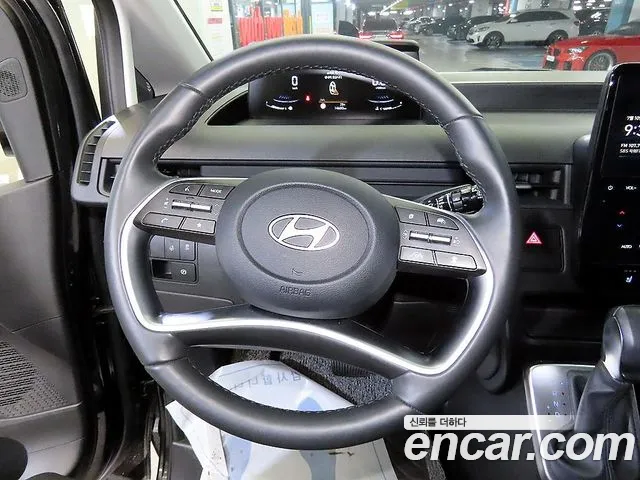 Hyundai Staria 2025 thumb 8