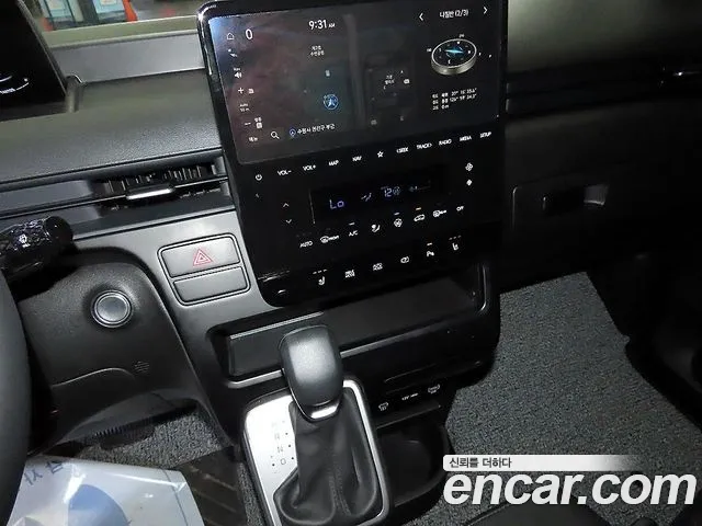 Hyundai Staria 2025 thumb 10