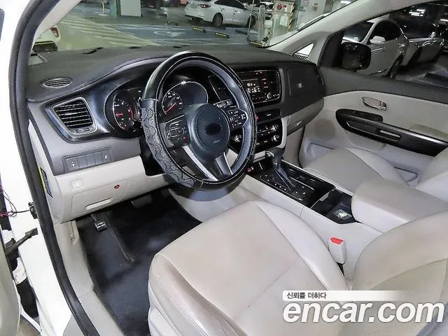 Kia Carnival 2016 thumb 9