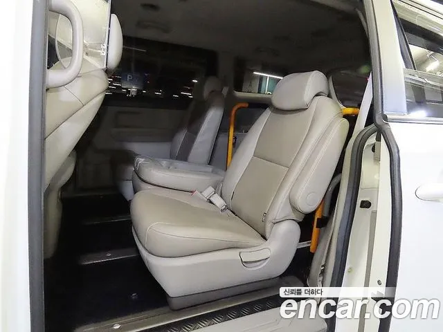 Kia Carnival 2016 thumb 7