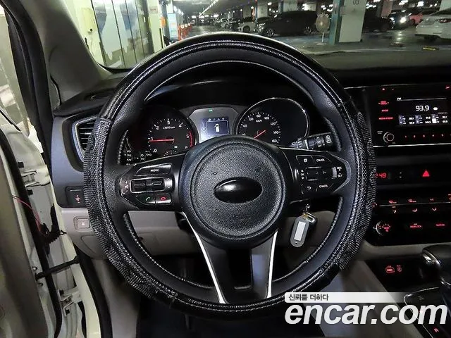 Kia Carnival 2016 thumb 6
