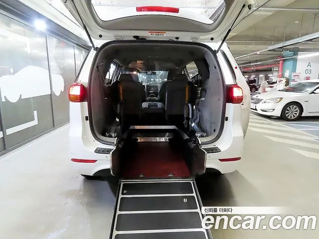 Kia Carnival 2016 thumb 5