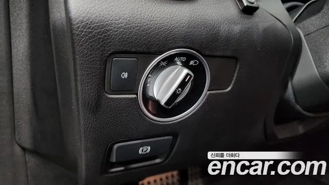 Mercedes-Benz SLK-Класс 2013 thumb 5