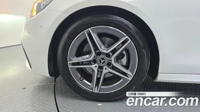 Mercedes-Benz E-Class 2023 thumb 2