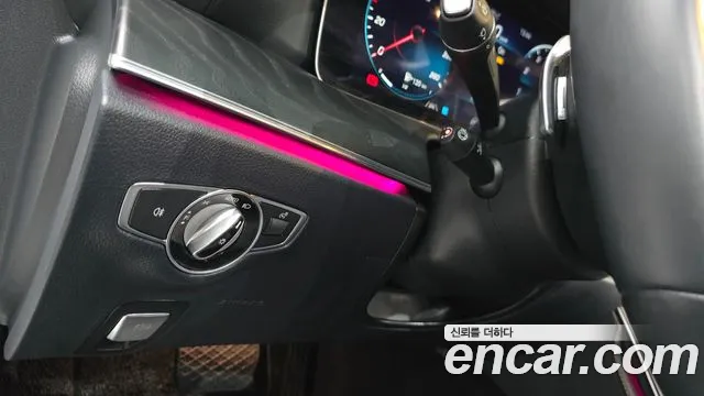 Mercedes-Benz E-Class 2023 thumb 3