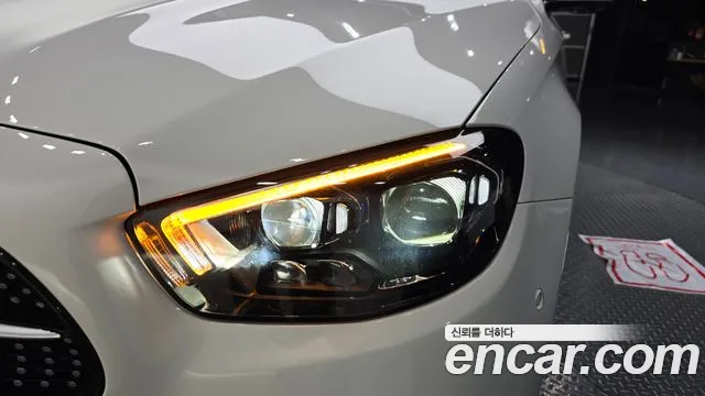 Mercedes-Benz E-Class 2023 thumb 10