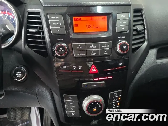 KGM Tivoli Air 2016 thumb 11