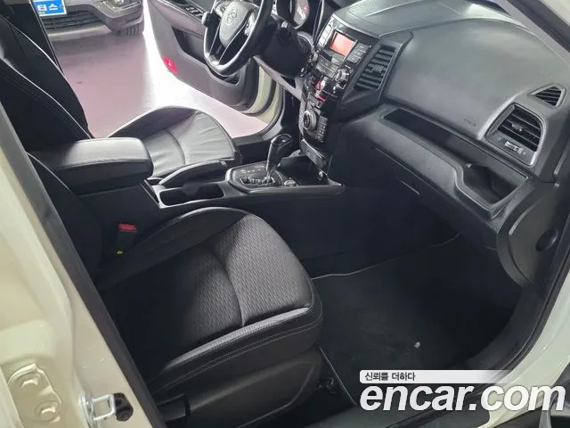 KGM Tivoli Air 2016 thumb 10