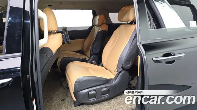 Kia Carnival 2021 thumb 4