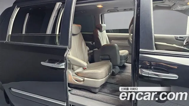 Kia Canival 2012 thumb 10