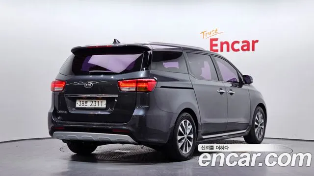 Kia Carnival 2015 thumb 11