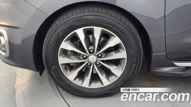 Kia Carnival 2015 thumb 12
