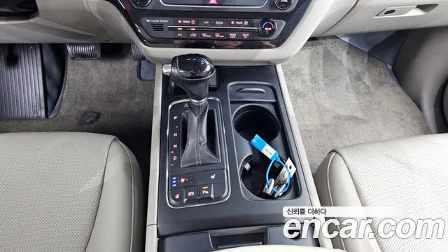 Kia Carnival 2015 thumb 4