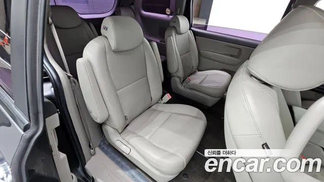 Kia Carnival 2015 thumb 5