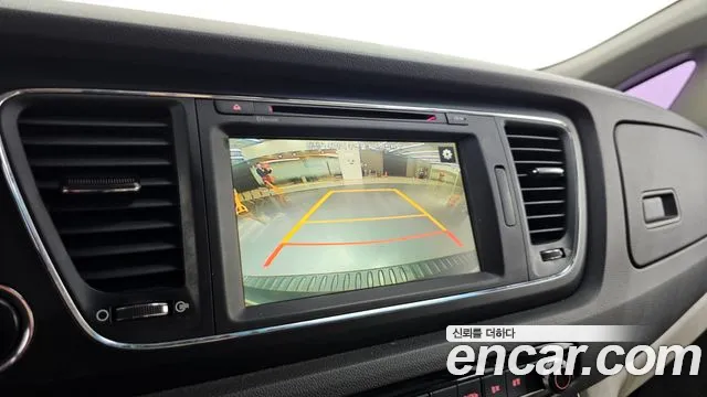 Kia Carnival 2015 thumb 8