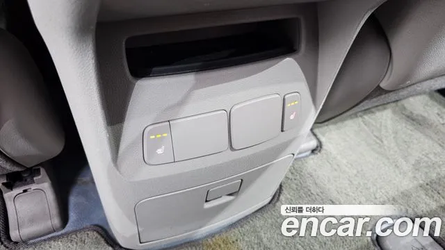 Kia Carnival 2015 thumb 6