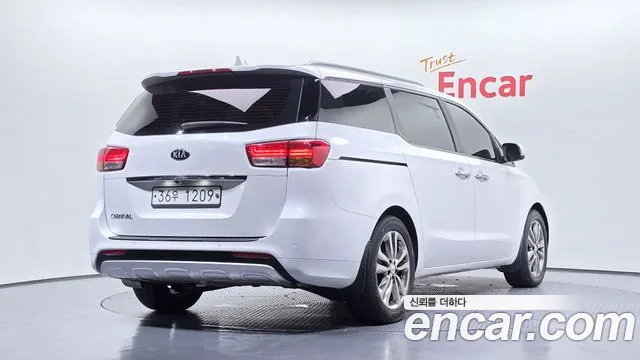 Kia Carnival 2015 thumb 9