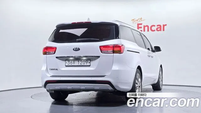 Kia Carnival 2015 thumb 11