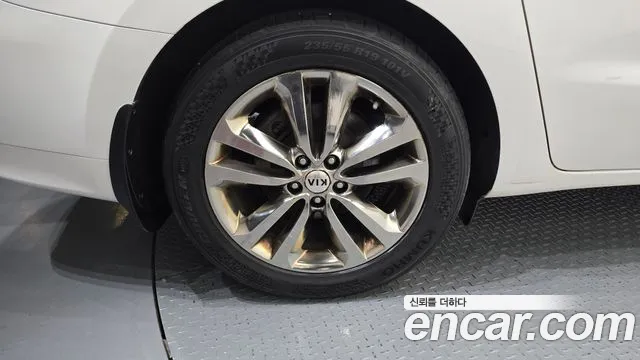 Kia Carnival 2015 thumb 12