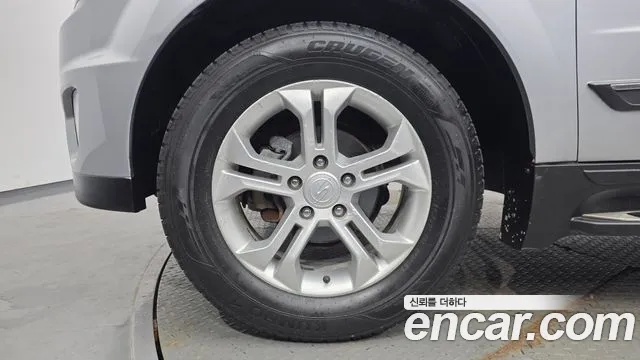 KGM Korando 2013 thumb 12