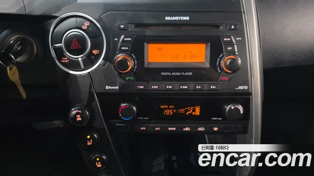 KGM Korando 2013 thumb 2