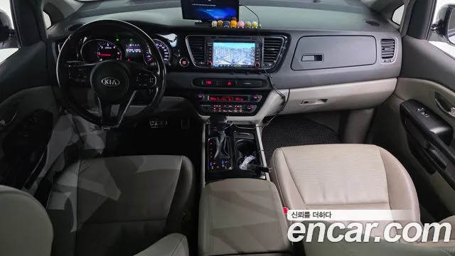 Kia Carnival 2017 thumb 4
