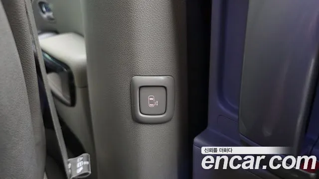 Kia Carnival 2017 thumb 2