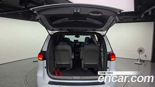 Kia Carnival 2017 thumb 7
