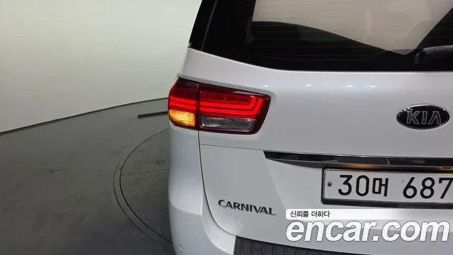 Kia Carnival 2017 thumb 8